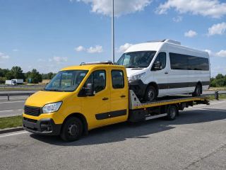 Transport busa osobowego na lawecie – Rumia