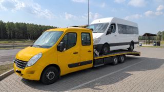 Transport minibusa na lawecie – Rumia